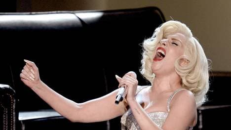 Lady Gaga schmettert am 7. Februar beim Super Bowl die Nationalhymne der USA