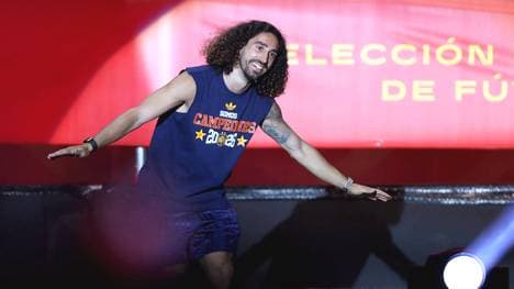 Marc Cucurella ist die Lockenpracht los