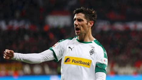 LEVERKUSEN, GERMANY - JANUARY 19:  Lars Stindl of Borussia Monchengladbach celebrates following the Bundesliga match between Bayer 04 Leverkusen and Borussia Moenchengladbach at BayArena on January 19, 2019 in Leverkusen, Germany.  (Photo by Lars Baron/Bongarts/Getty Images)