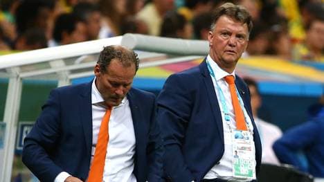 Danny Blind (l.) war bei der WM 2014 Co-Trainer von Louis van Gaal bei der Elftal