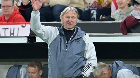 Horst Hrubesch fordert volle Konzentration