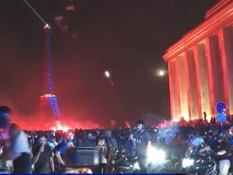 Nach dem Sieg von PSG in der Champions League laufen die Feierlichkeiten teilweise aus dem Ruder. Wie schon im Vorjahr kommt es zu erschreckenden Bildern und zahlreichen Festnahmen.