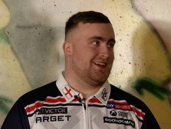 Luke Littler spricht bei Sport1 über Englands WM-Chancen. Wie weit kommen die Three Lions?