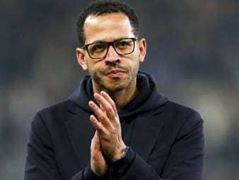 Liverpool-Legende Jamie Carragher kritisiert die aktuelle Ausrichtung von Chelsea unter Trainer Liam Rosenior und meint, dass diese Philosophie für die Fans des Klubs nicht akzeptabel sei.