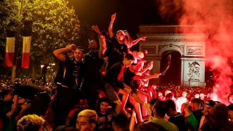 Bei den Siegesfeiern algerischer Fans gab es in Frankreich über 200 Festnahmen