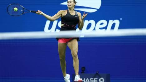 Aryna Sabalenka bei einer kraftvollen Vorhand