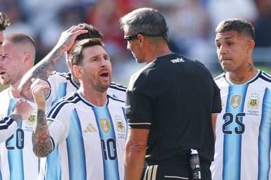 Messi fordert Platzverweis für Cucurella