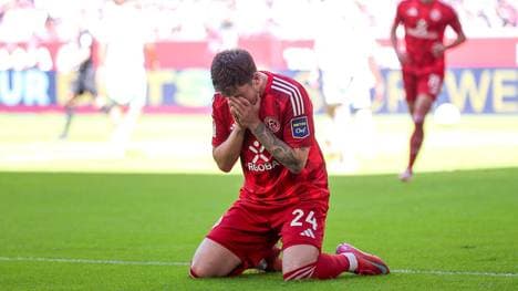 Dawid Kownacki wird nach seinem Treffer emotional