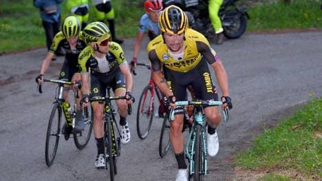 Primoz Roglic (r.) hat bei der Vuelta die Gesamtführung übernommen