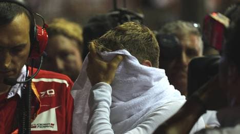 Ferrari-Pilot Sebastian Vettel verbarg seine Enttäuschung in Singapur unter einem Handtuch