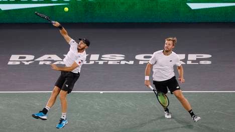Die deutschen Halbfinal-Hoffnungen ruhen nun auf Tim Pütz (l.) und Kevin Krawietz (r.)