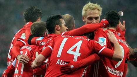 Der FC Bayern München besiegte RB Leipzig im Bundesliga-Gipfel klar