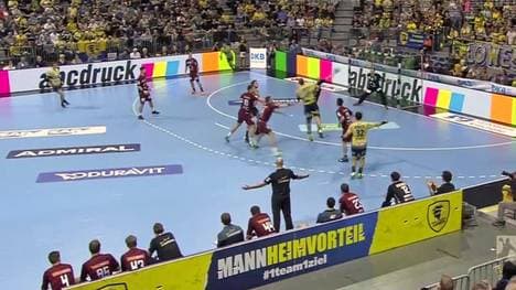 Löwe Kim Ekdahl Du Rietz warf sechs seiner acht Tore gegen die Füchse Berlin vor der Halbzeit