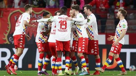 Mainz feiert das 2:2 durch Jean-Paul Boetius