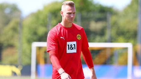 BVB-Keeper Lars Unbehaun leistet sich einen Fauxpas gegen Wehen Wiesbaden - Nilsson trifft zum 1:0