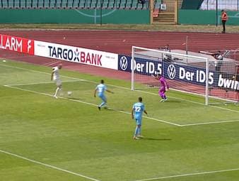 Der VfL Bochum ist souverän in die 2. Runde des DFB-Pokals eingezogen. Gegen den Regionalligisten Viktoria Berlin gewann der Bundesligist deutlich mit 3:0.