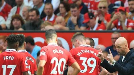 Coach Erik ten Hag (r.) orderte ein Straftraining an