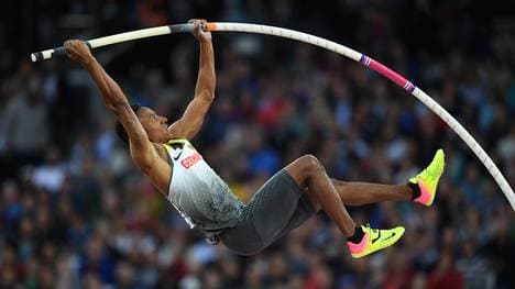 Raphael Holzdeppe steht im Stabhochsprung-Finale