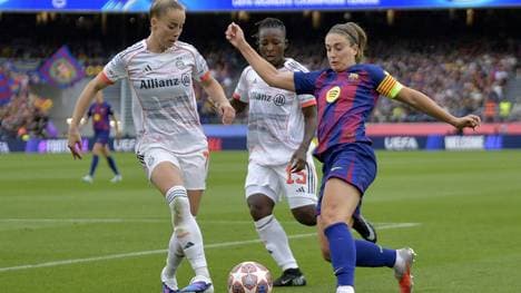 Giulia Gwinn im Duell mit Barca-Star Alexia Putellas