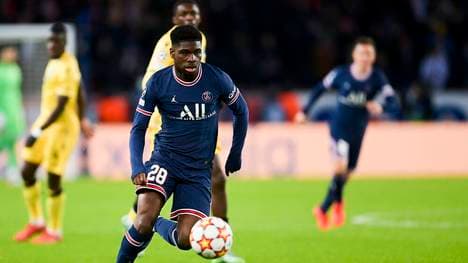 Eric Junior Dina Ebimbe spielt seit 2016 für Paris St. Germain.