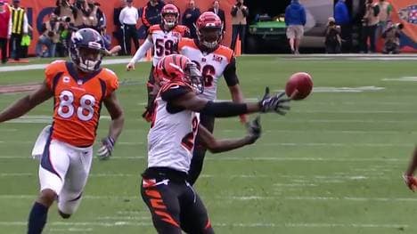 Dre Kirkpatrick lässt den Ball kurz vor der Endzone fallen