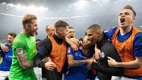 Schalker feiern den Aufstieg in die Bundesliga
