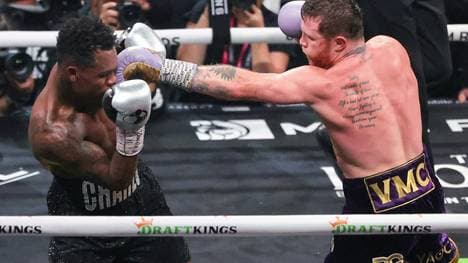 Alvarez setzte sich gegen Jermell Charlo durch