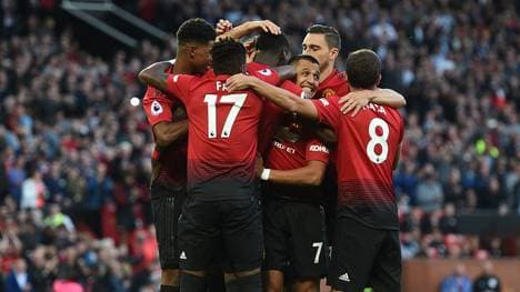 Manchester United feiert ausgelassen den frühen Führungstreffer von Paul Pogba