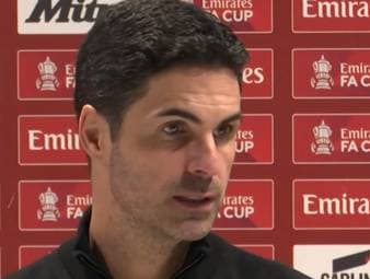 Der FC Arsenal spielt im FA Cup gegen Manchester United lange in Überzahl, verschießt einen Strafstoß und scheitert letztlich im Elfmeterschießen. Trainer Mikel Arteta ist fassungslos.