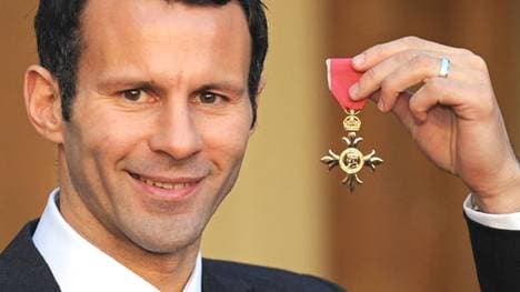 Die Queen ernennt Giggs zum Officer des Order of the British Empire