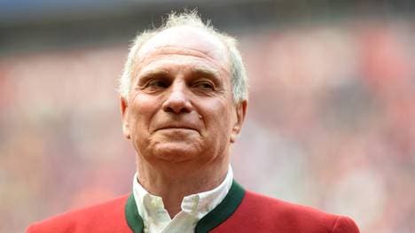 Uli Hoeneß grinst