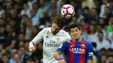 Sergio Ramos und Luis Suarez im Clasico zwischen Real Madrid und FC Barcelona