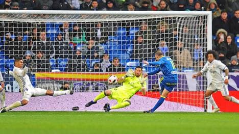 Abwehrspieler Marcelo (r.) leitete mit einem Patzer das erste Gegentor für Real Madrid ein