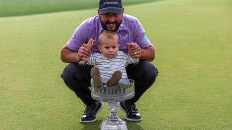 Stephan Jäger feiert mit seinem Sohnemann