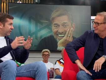Julian Nagelsmann legt sein Amt als Bundestrainer nieder, Jürgen Klopp soll nachfolgen. SPORT1-Experte Alfred Draxler und Magenta-Kommentator Marco Hagemann sprechen im FIROCKX.ONE WM Doppelpass über diese Personalien und haben einen Appell. 
