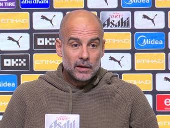 Pep Guardiola kontert eine Reporterfrage und gesteht, dass er das "Vieldenken" liebt.  