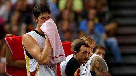 Tibor Pleiß (l.) ist 2,18 Meter groß