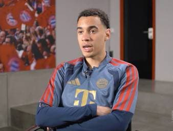 Wenn Jamal Musiala über Bayerns gefährliche Offensivreihe redet, gerät er ins Schwärmen.