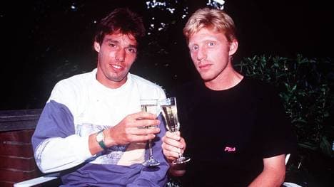 Michael Stich und Boris Becker stießen nach dem Wimbledon-Finale 1991 mit Sekt an