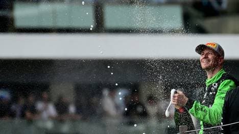 Nico Hülkenberg lässt den Champagner spritzen