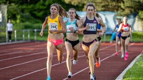 Die einstige Wunderläuferin Konstanze Klosterhalfen (l.) kämpft noch mit der Olympia-Norm