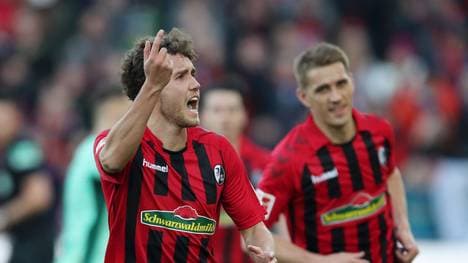 FREIBURG IM BREISGAU, GERMANY - FEBRUARY 08: Gian-Luca Waldschmidt of Sport-Club Freiburg celebrates after scoring his team's first goal during the Bundesliga match between Sport-Club Freiburg and TSG 1899 Hoffenheim at Schwarzwald-Stadion on February 08, 2020 in Freiburg im Breisgau, Germany. (Photo by Christian Kaspar-Bartke/Bongarts/Getty Images)