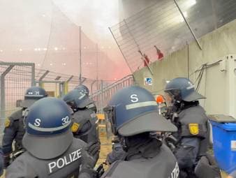 Vor dem anstehenden DFB-Pokalspiel der Roten Teufel gegen Waldhof Mannheim bereiten die FCK-Fans einen absoluten Gänsehaut-Empfang vor.