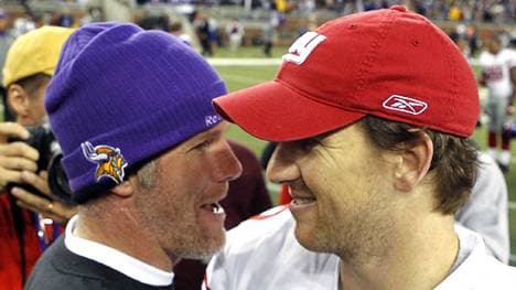 Brett Favre (l.) spielte 16 Jahre für die Green Bay Packers