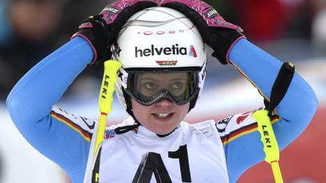 Viktoria Rebensburg blieb an einem Tor hängen