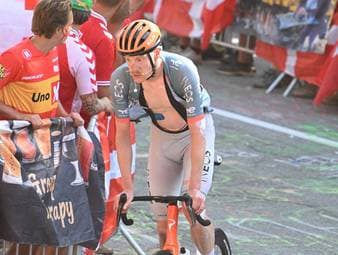 Tour-Profi fuhr mit gebrochenen Rippen