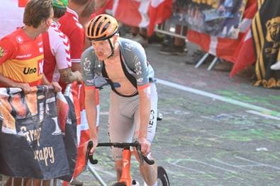Tour-Profi fuhr mit gebrochenen Rippen