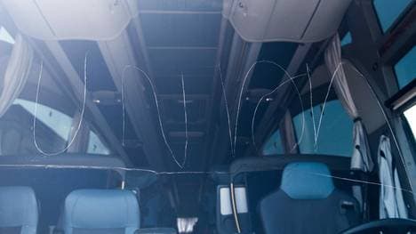 In die Frontscheibe des Busses von Hertha BSC wurde "Union" eingeritzt