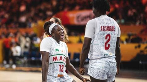 Die Spielerinnen aus Mali sind aus dem Häuschen