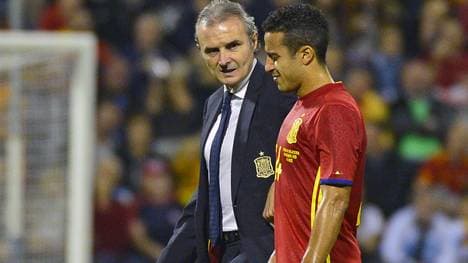 Nationalspieler Thiago vom FC Bayern hat sich beim Testspiel von Spanien gegen England erneut am Knie verletzt